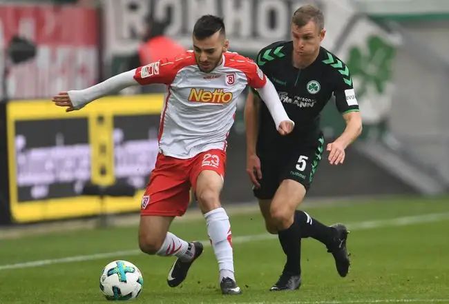 她的表现不 她的表现不