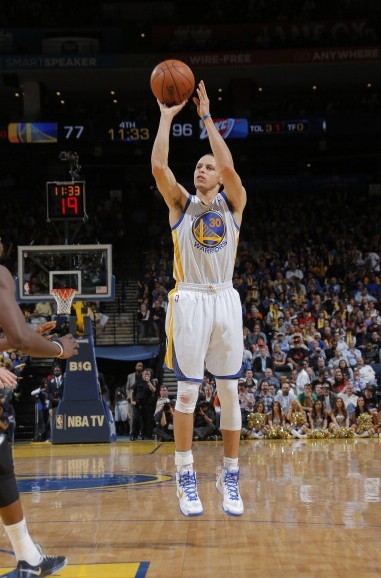 “浓眉定律”遭破！11人得分双双，独行侠季后赛前景堪忧.